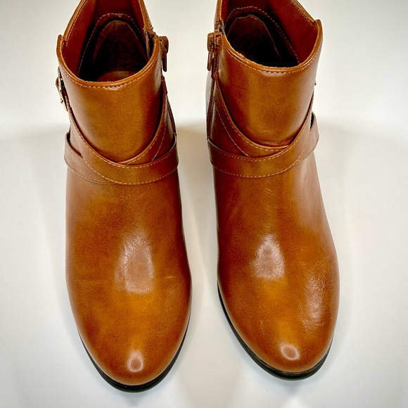 Karen Scott - Flynne Tan Brown Ankle Booties, Size 7 - Picture 2 of 6